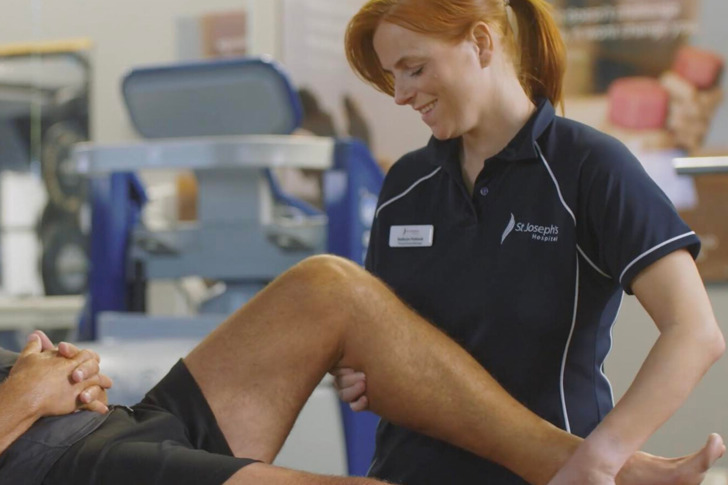 knee-replacement-physio-cropped.jpg